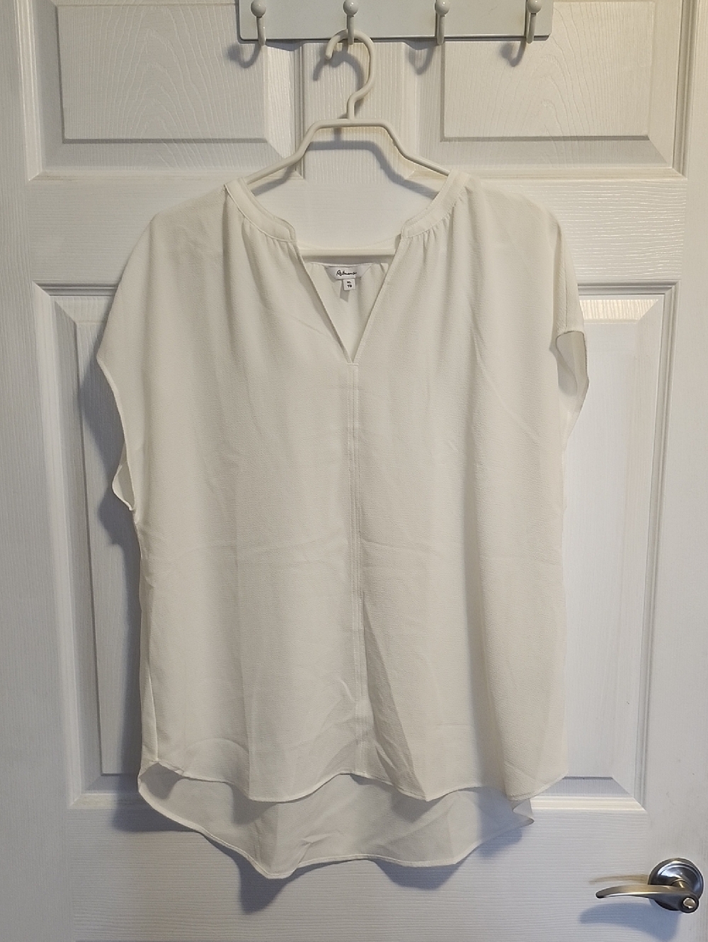 Reitmans White Split V-Neck Short Sleeve Blouse